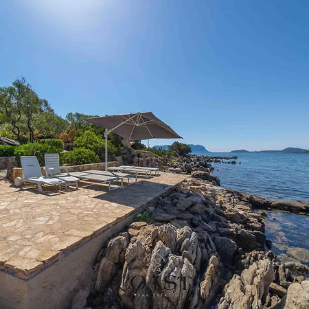 Cala Sassari Pieds Dans Leau